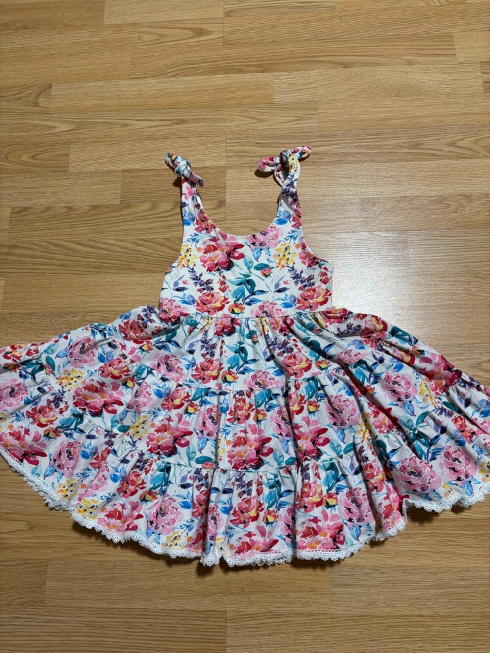 “Makena Lane” dress size 6 in EUC